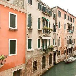 Dreaming Apartment